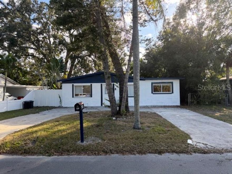 Beautiful 3 Bedroom 2 Bathroom house located in the Pasadena area of St Petersburg, minutes to gulf beaches. Features Brand New Tile floorings, new kitchen, granite counters, new appliances, 2 newly updated bathrooms, freshly painted in and out, a must see !!
