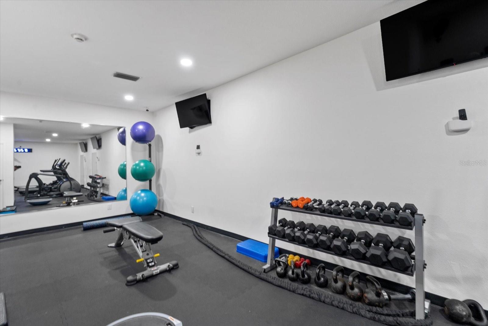 SIESTA TOWERS - Residential