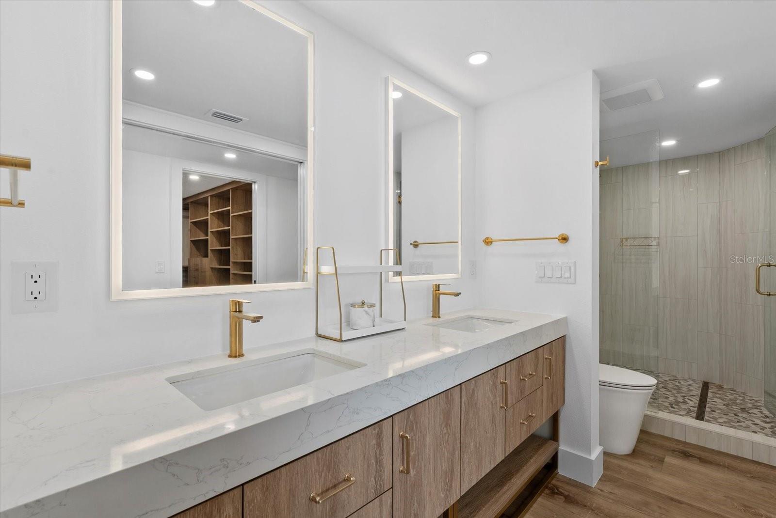 SIESTA TOWERS - Residential