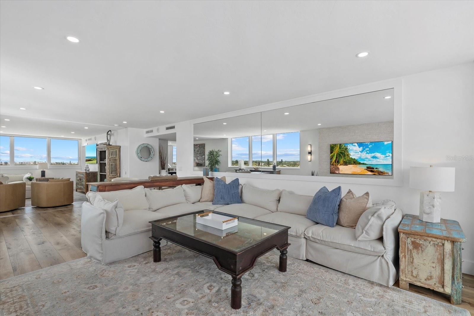 SIESTA TOWERS - Residential