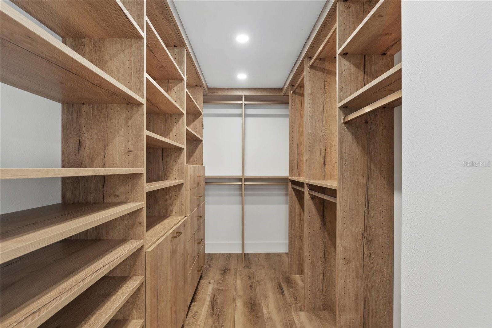 SIESTA TOWERS - Residential