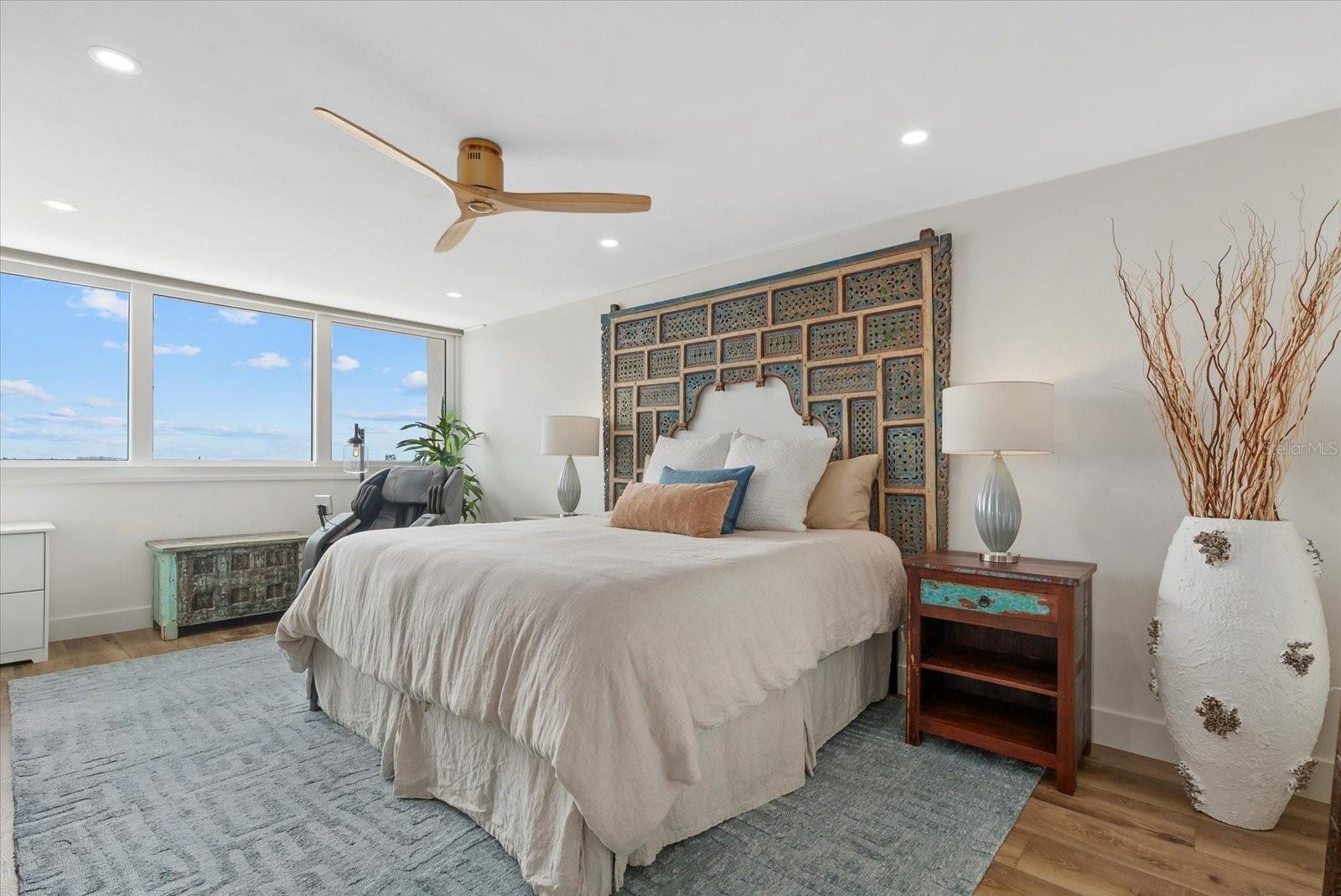 SIESTA TOWERS - Residential