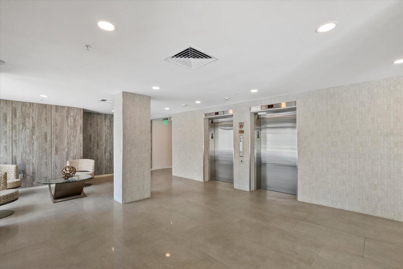 SIESTA TOWERS - Residential