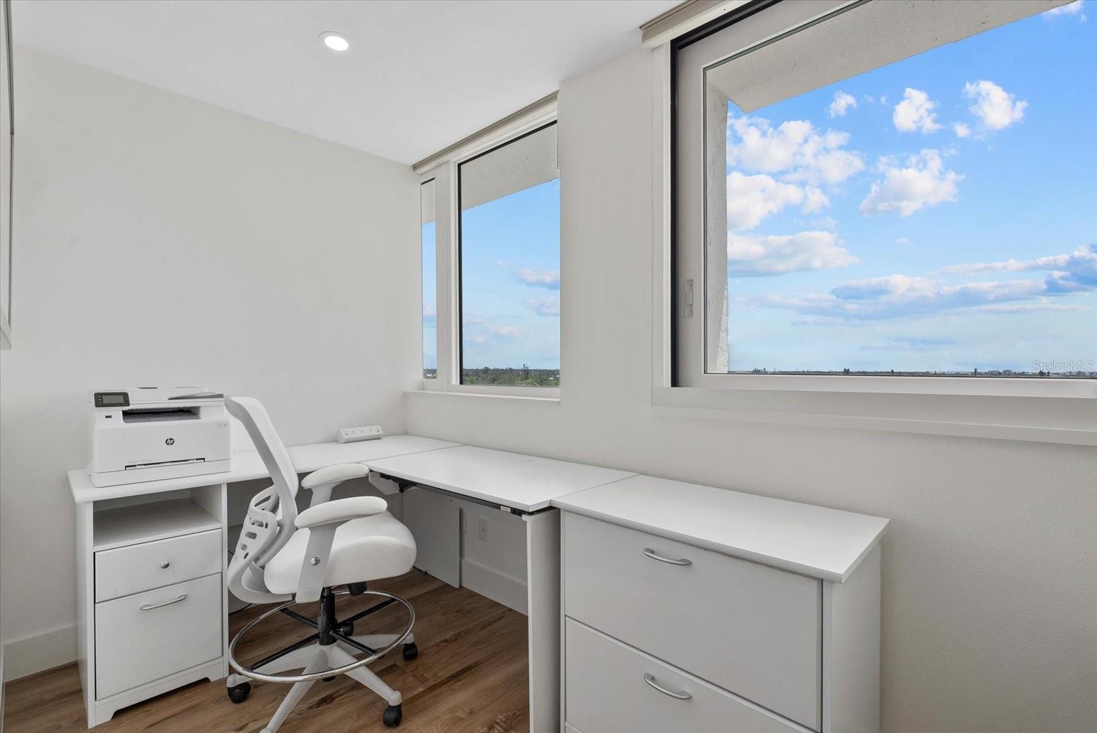 SIESTA TOWERS - Residential