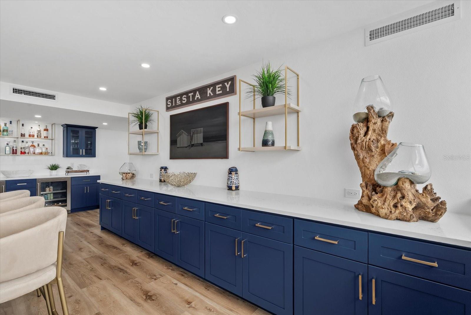 SIESTA TOWERS - Residential