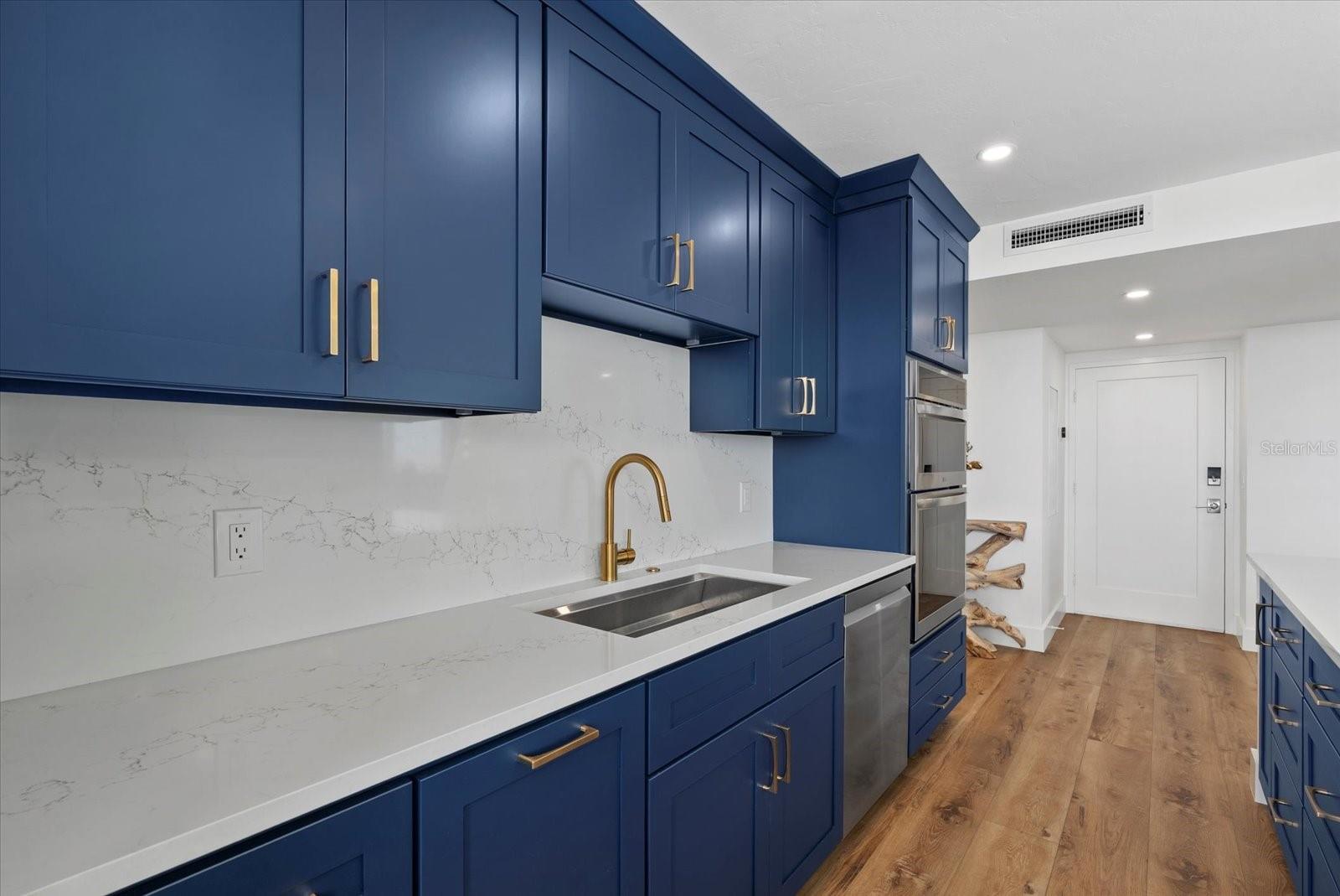 SIESTA TOWERS - Residential