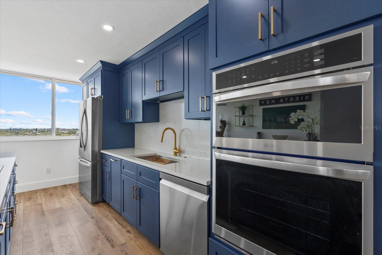 SIESTA TOWERS - Residential