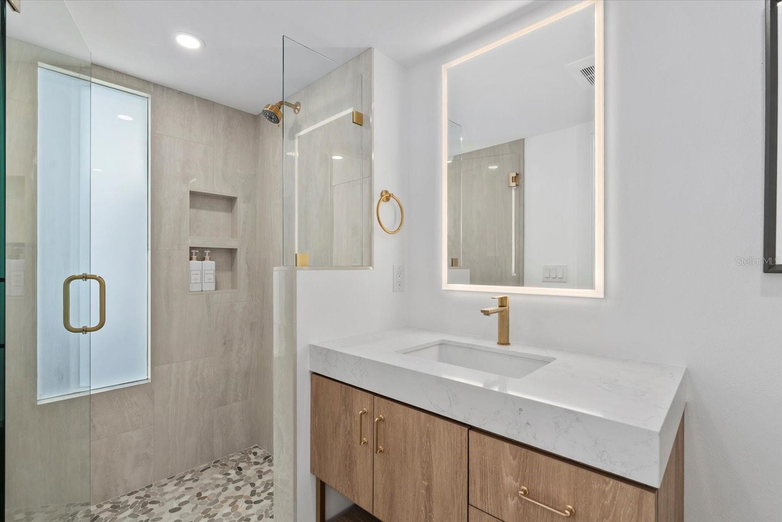 SIESTA TOWERS - Residential