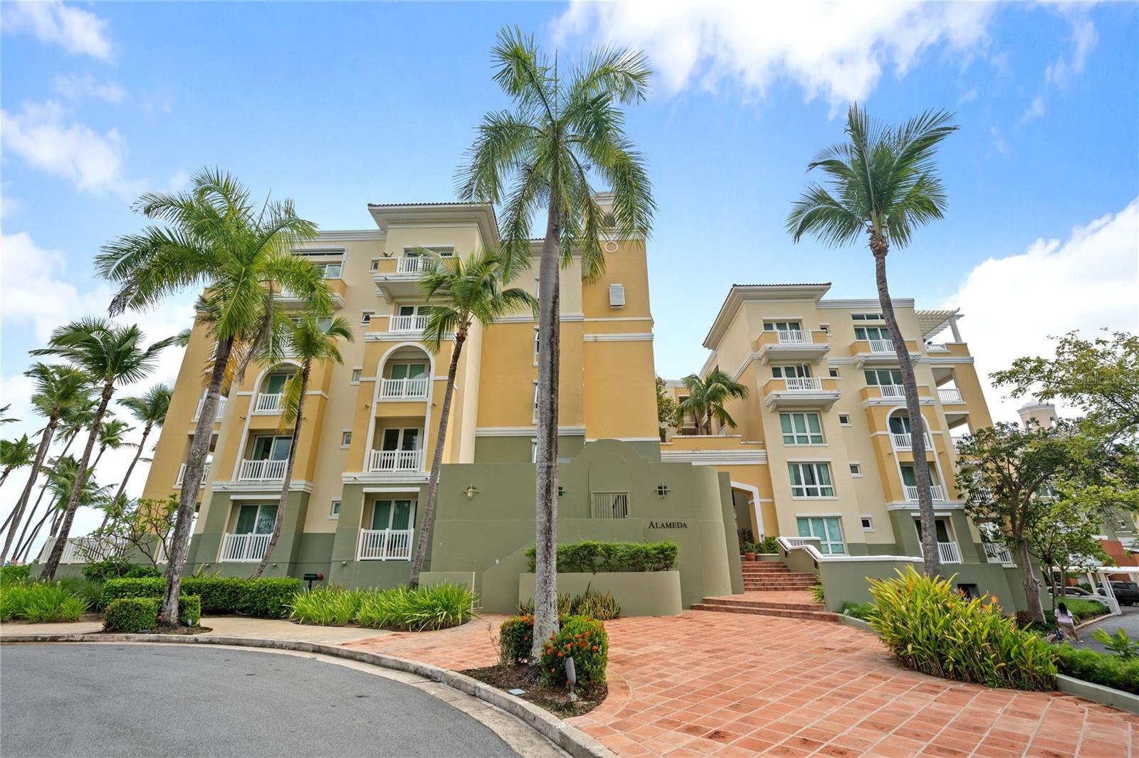 400 OCEAN DRIVE 444