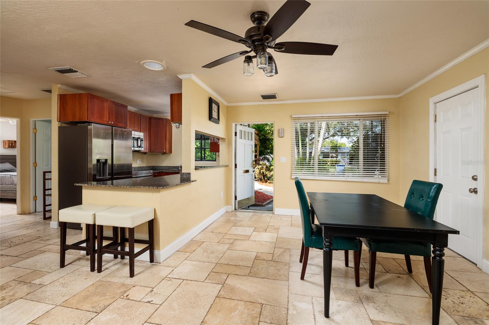 SUN PLAZA ISLES - Residential