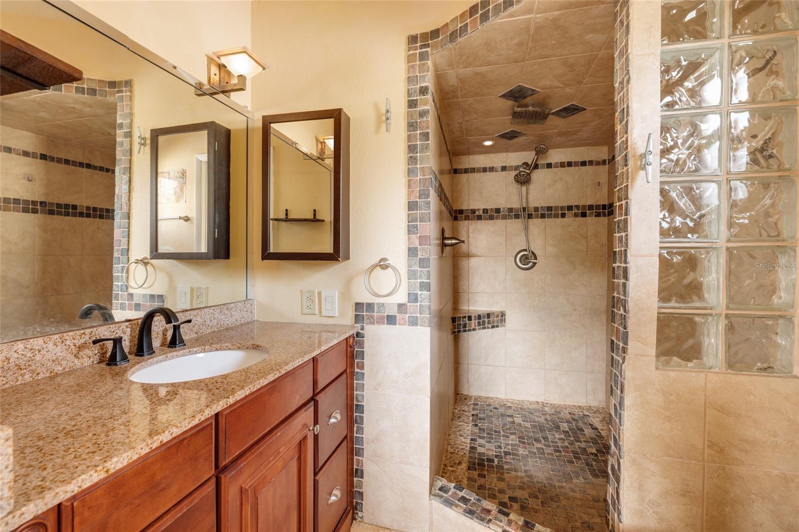 SUN PLAZA ISLES - Residential