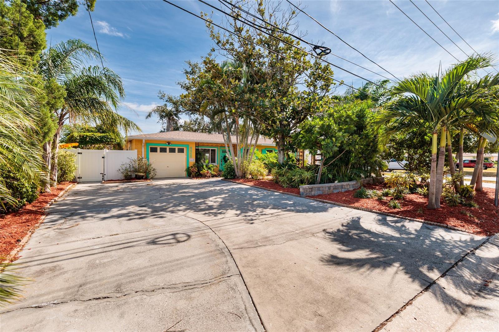 SUN PLAZA ISLES - Residential