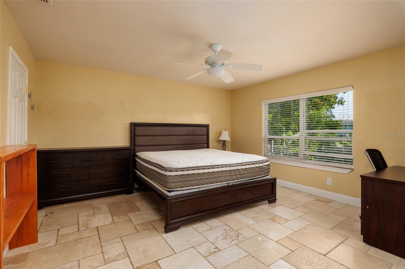 SUN PLAZA ISLES - Residential