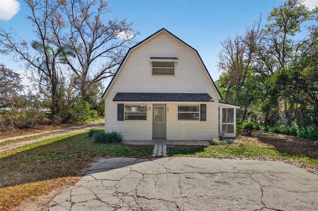 Photo of 902 Two Houses Lane, Seffner, FL 33584 (MLS # TB8481570)