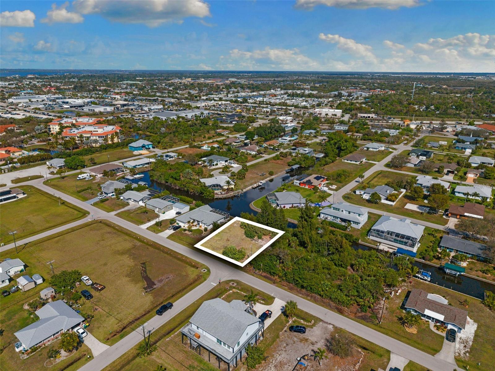 CHARLOTTE PARK - Land