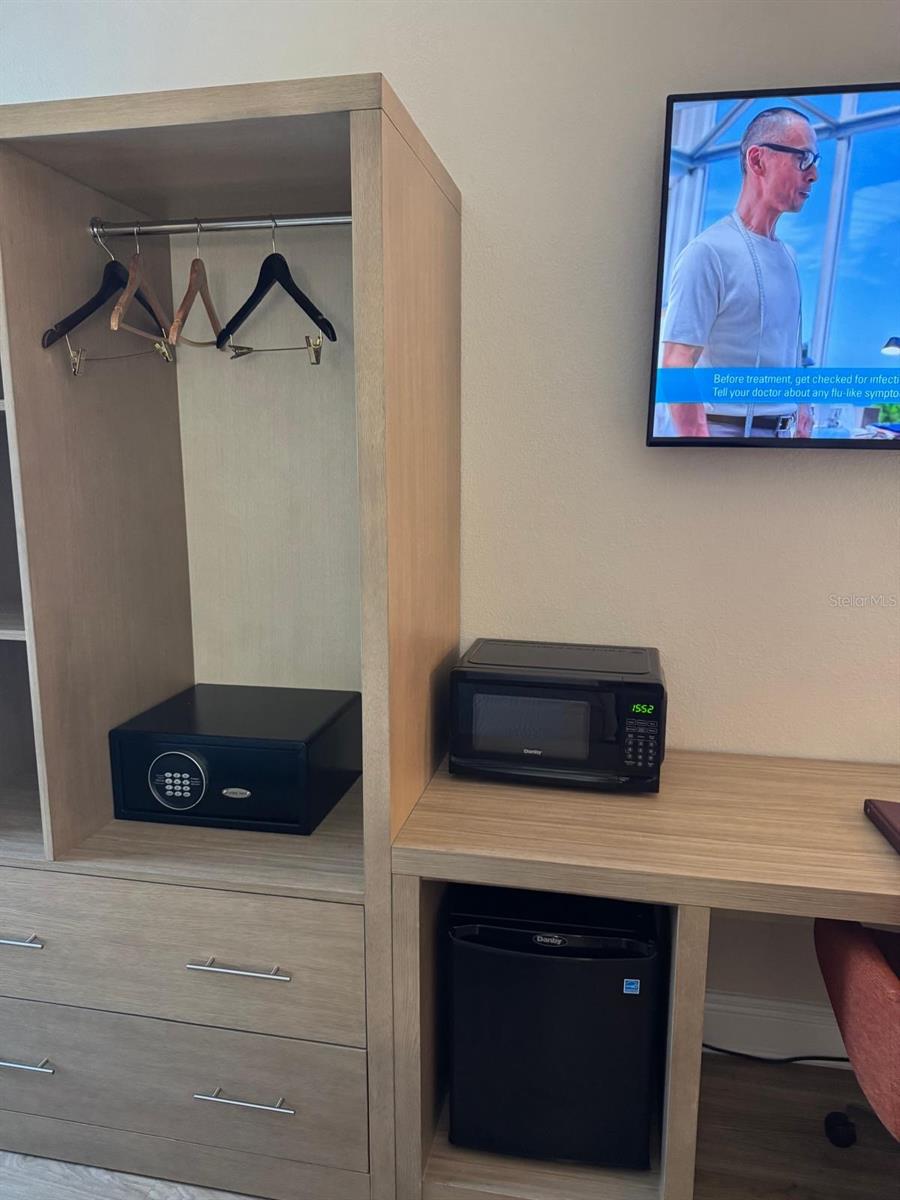 MERIDIAN PALMS COMMERCIAL CONDO CB 10 PG 190-200 - Residential