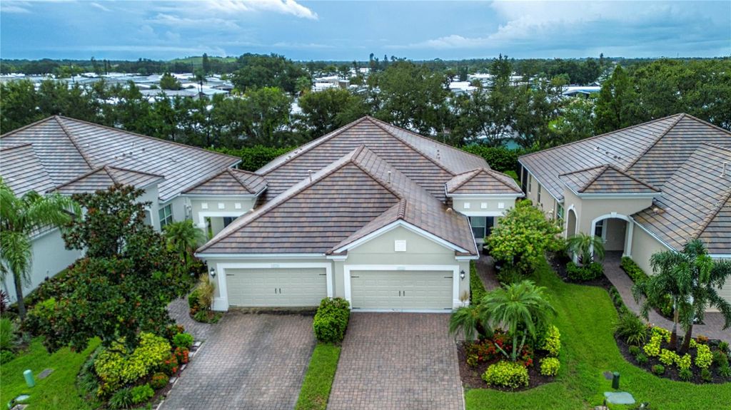 Photo of 4920 Maymont Park Circle, Bradenton, FL 34203 (MLS # A4664644)