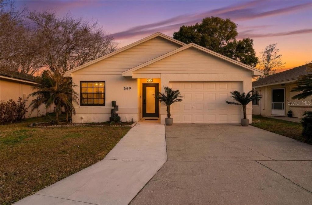 Photo of 669 Eagle Run, Lakeland, FL 33809 (MLS # L4959718)