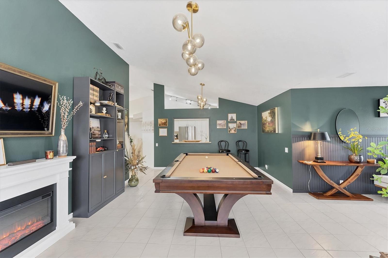 CRESTWOOD VILLAGE OF SARA 4 & 5 - Residential