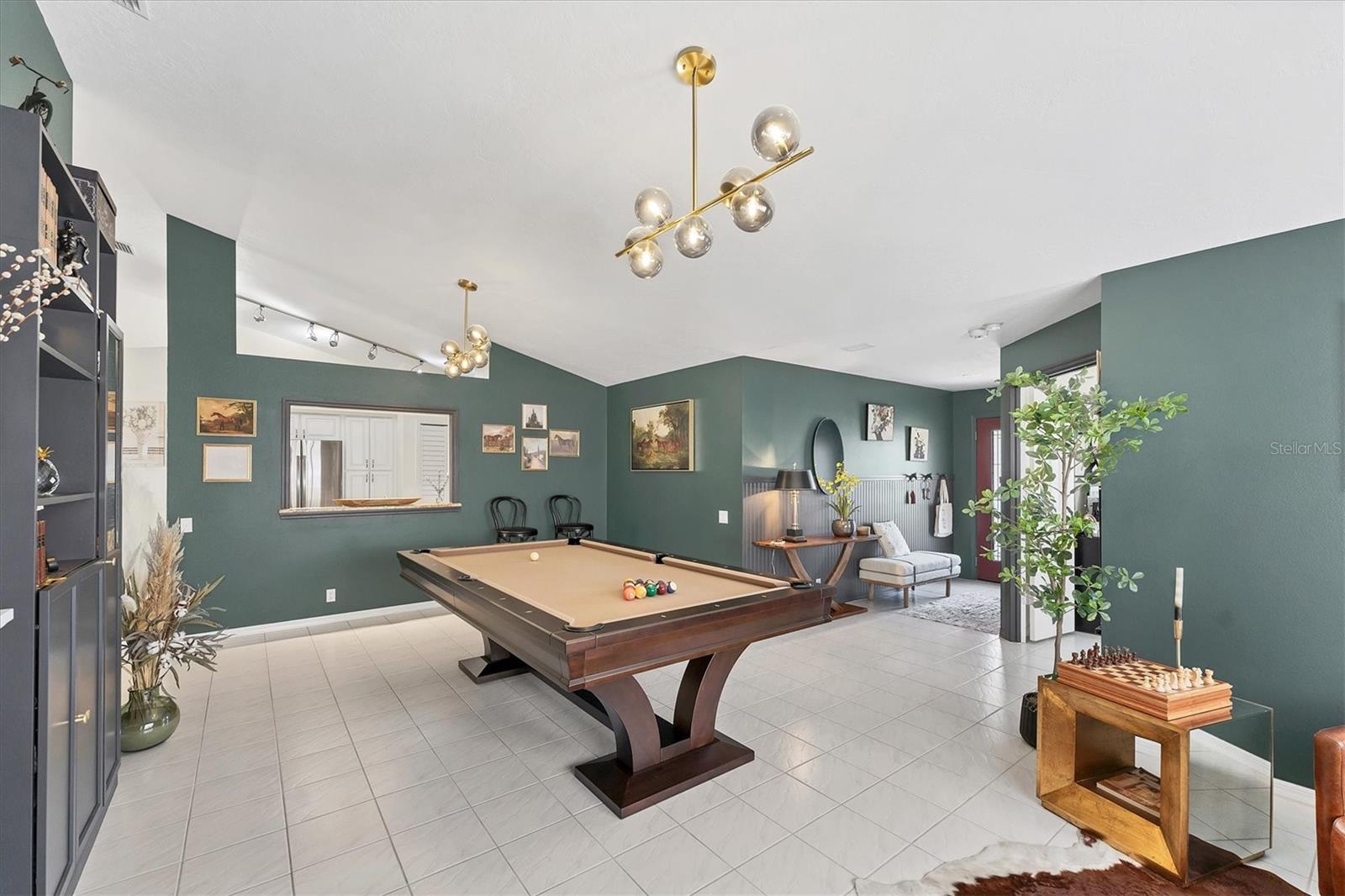 CRESTWOOD VILLAGE OF SARA 4 & 5 - Residential