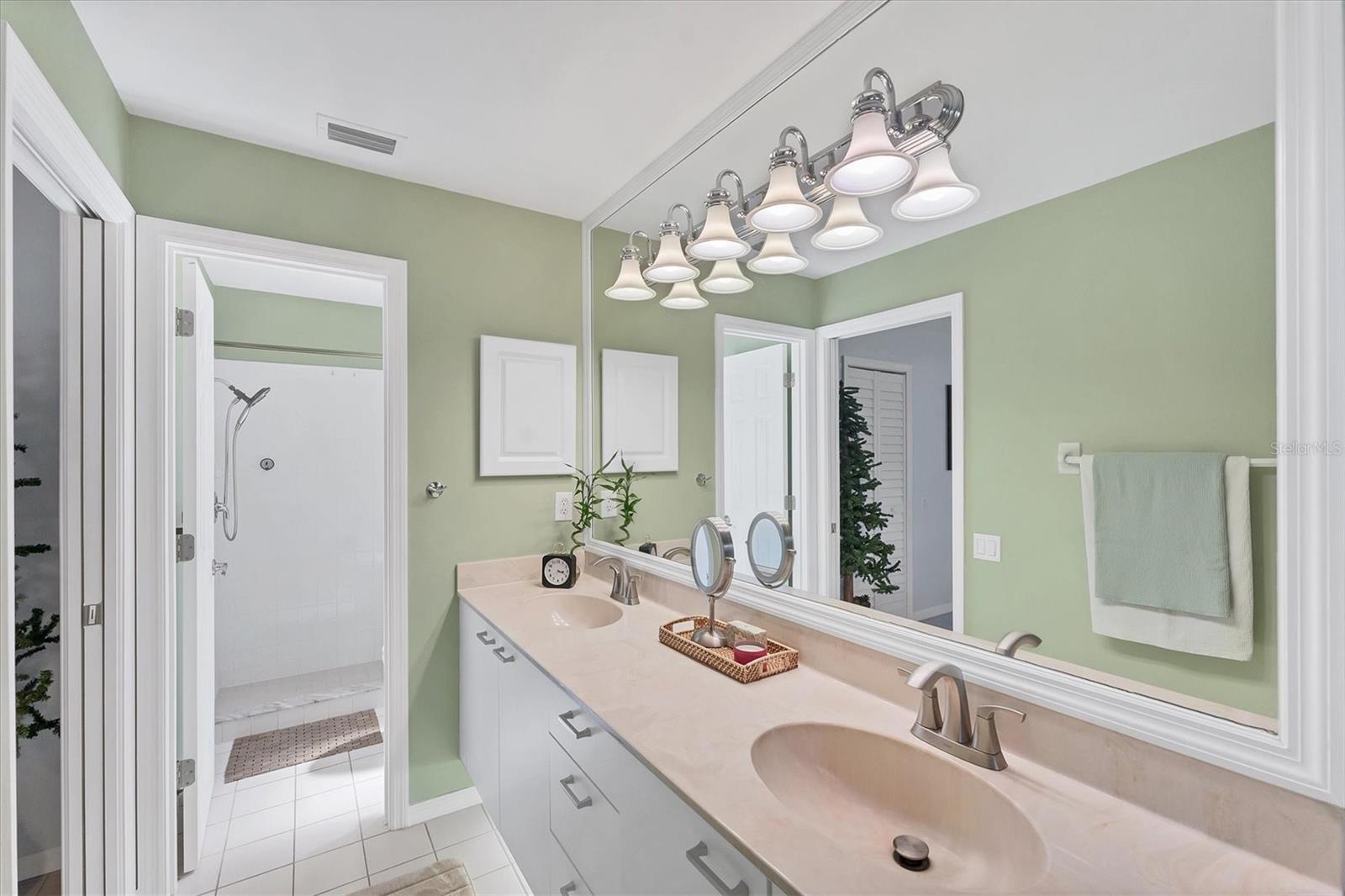 CRESTWOOD VILLAGE OF SARA 4 & 5 - Residential