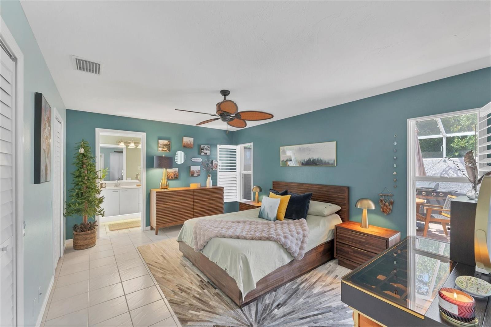 CRESTWOOD VILLAGE OF SARA 4 & 5 - Residential