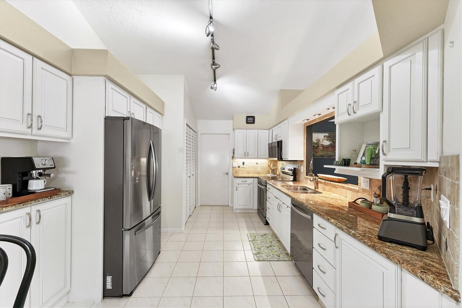 CRESTWOOD VILLAGE OF SARA 4 & 5 - Residential