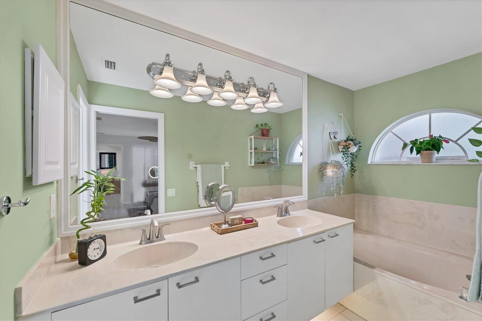 CRESTWOOD VILLAGE OF SARA 4 & 5 - Residential