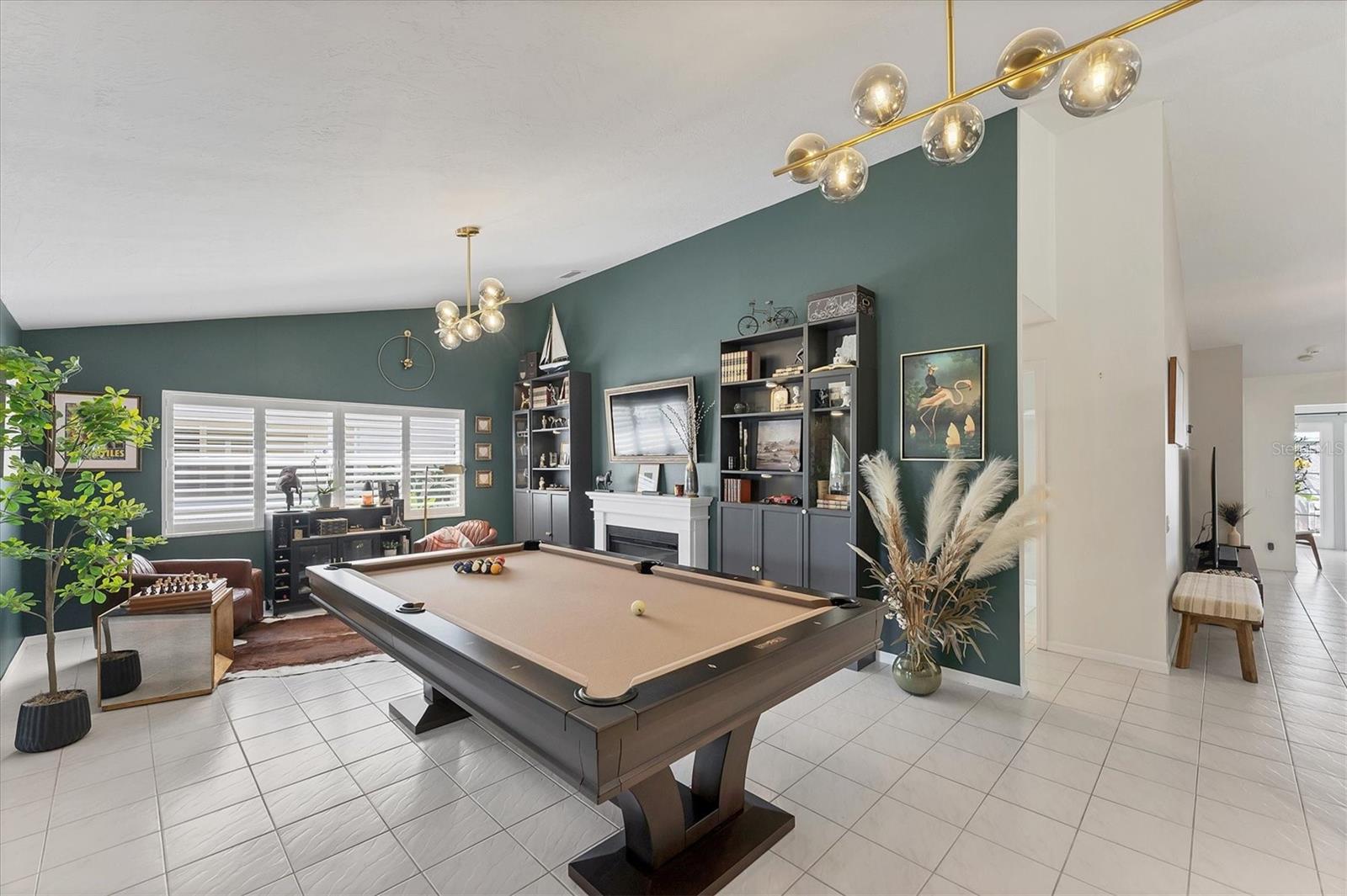 CRESTWOOD VILLAGE OF SARA 4 & 5 - Residential