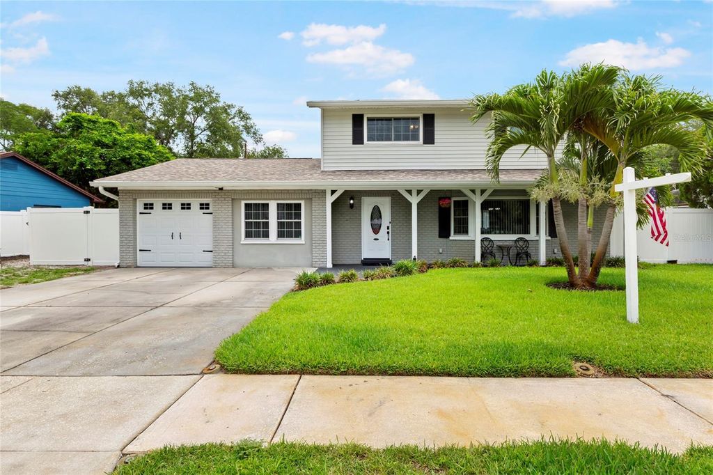 Photo of 15437 Bedford Circle W, Clearwater, FL 33764 (MLS # A4693873)