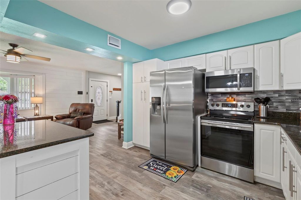 Photo of 15437 Bedford Circle W, Clearwater, FL 33764 (MLS # A4693873)