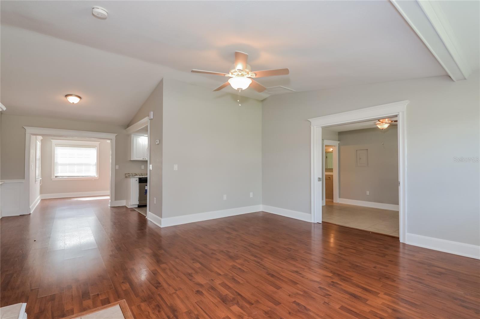 GROVES THE - Residential Lease