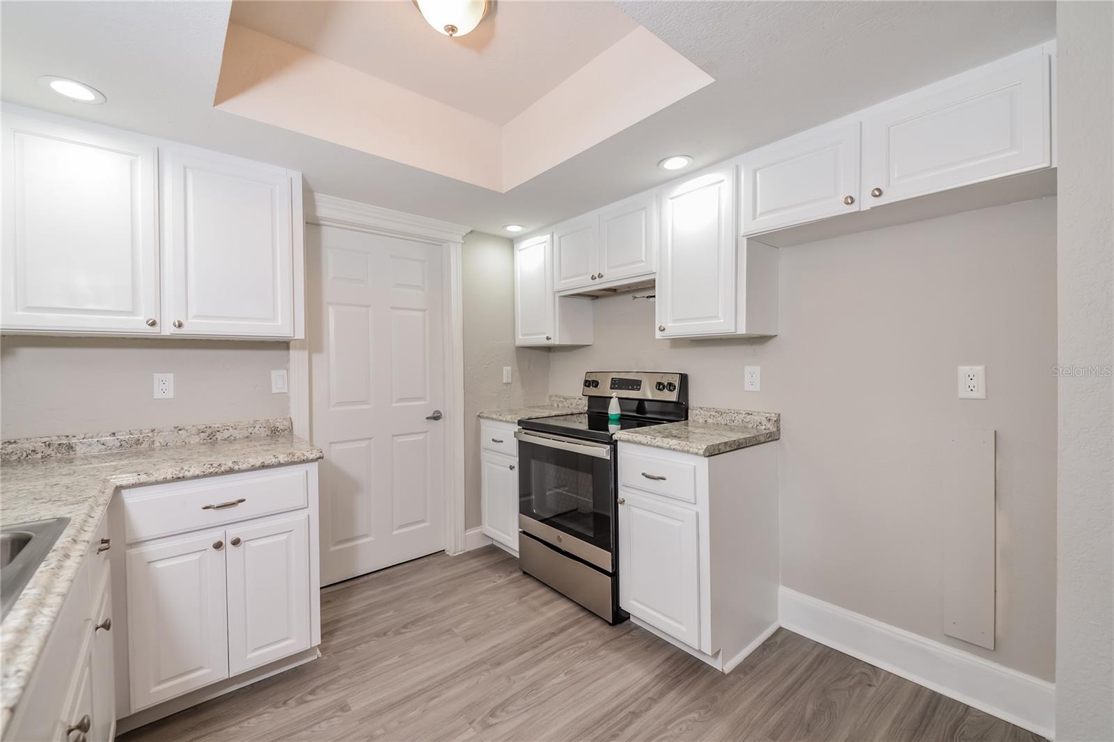 GROVES THE - Residential Lease