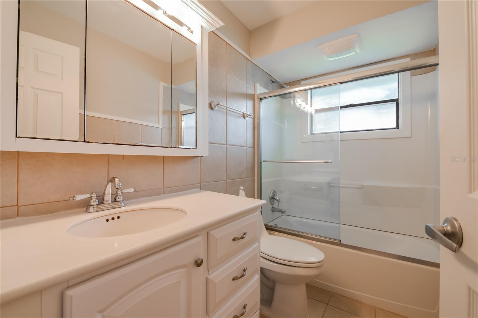 GROVES THE - Residential Lease