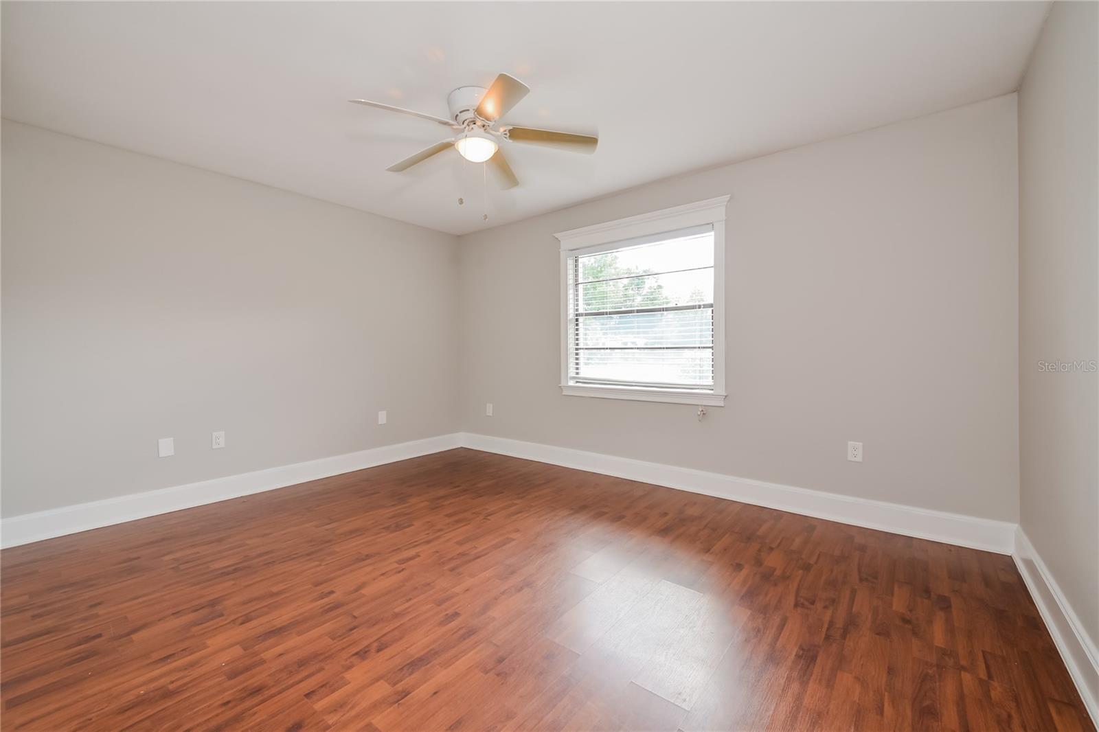 GROVES THE - Residential Lease