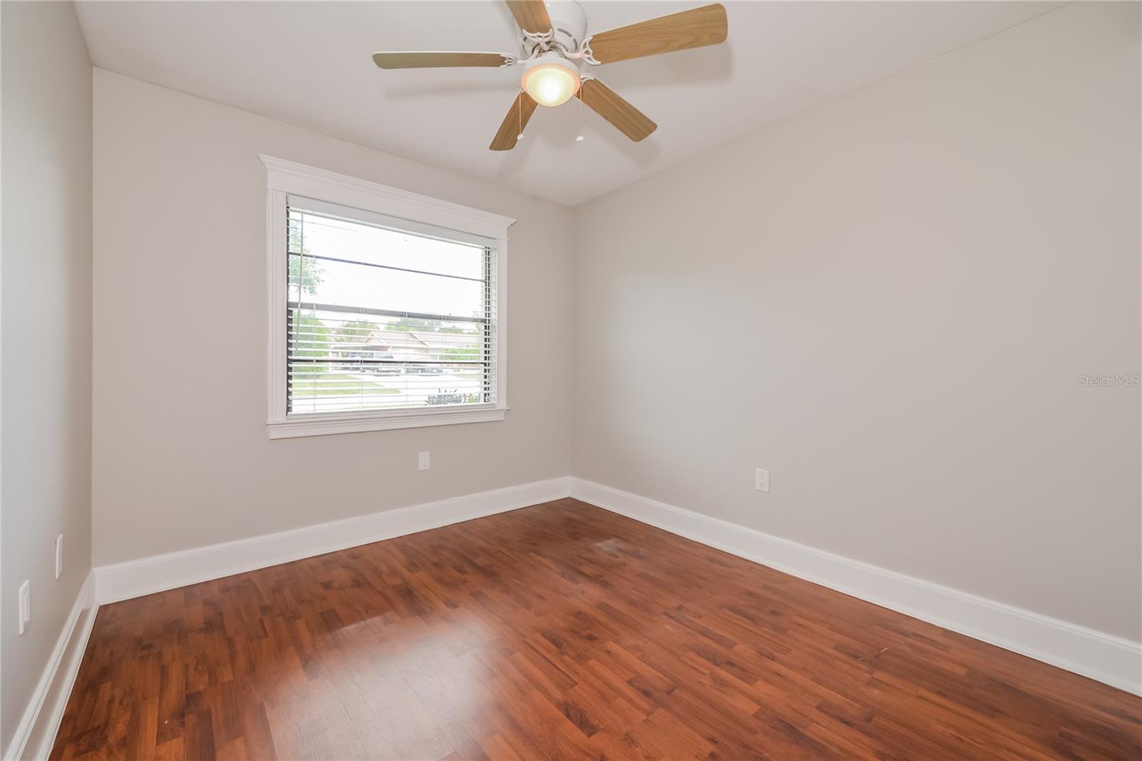 GROVES THE - Residential Lease