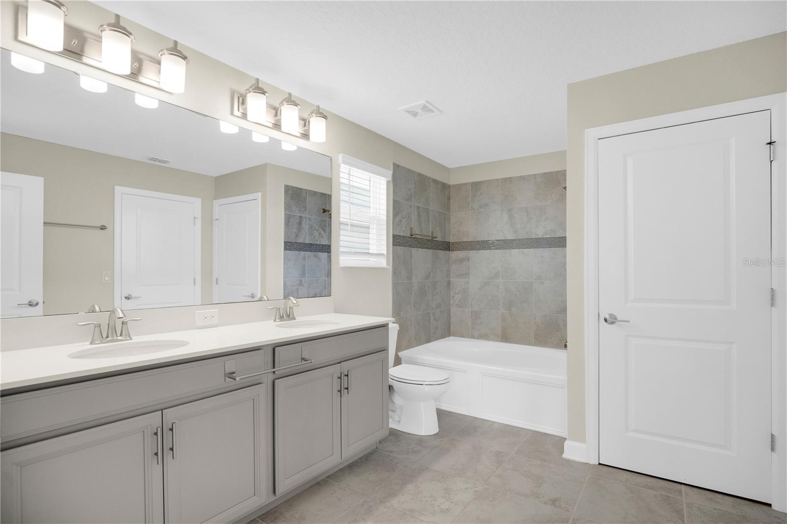 STOREY PK-PH 5 - Residential