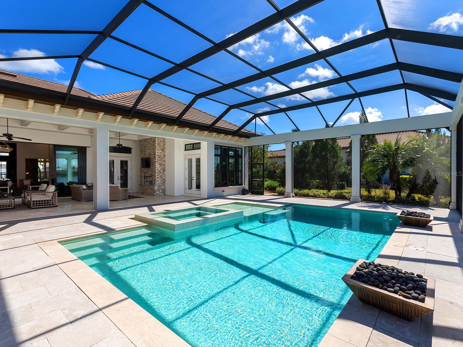 LAKE CLUB - Residential