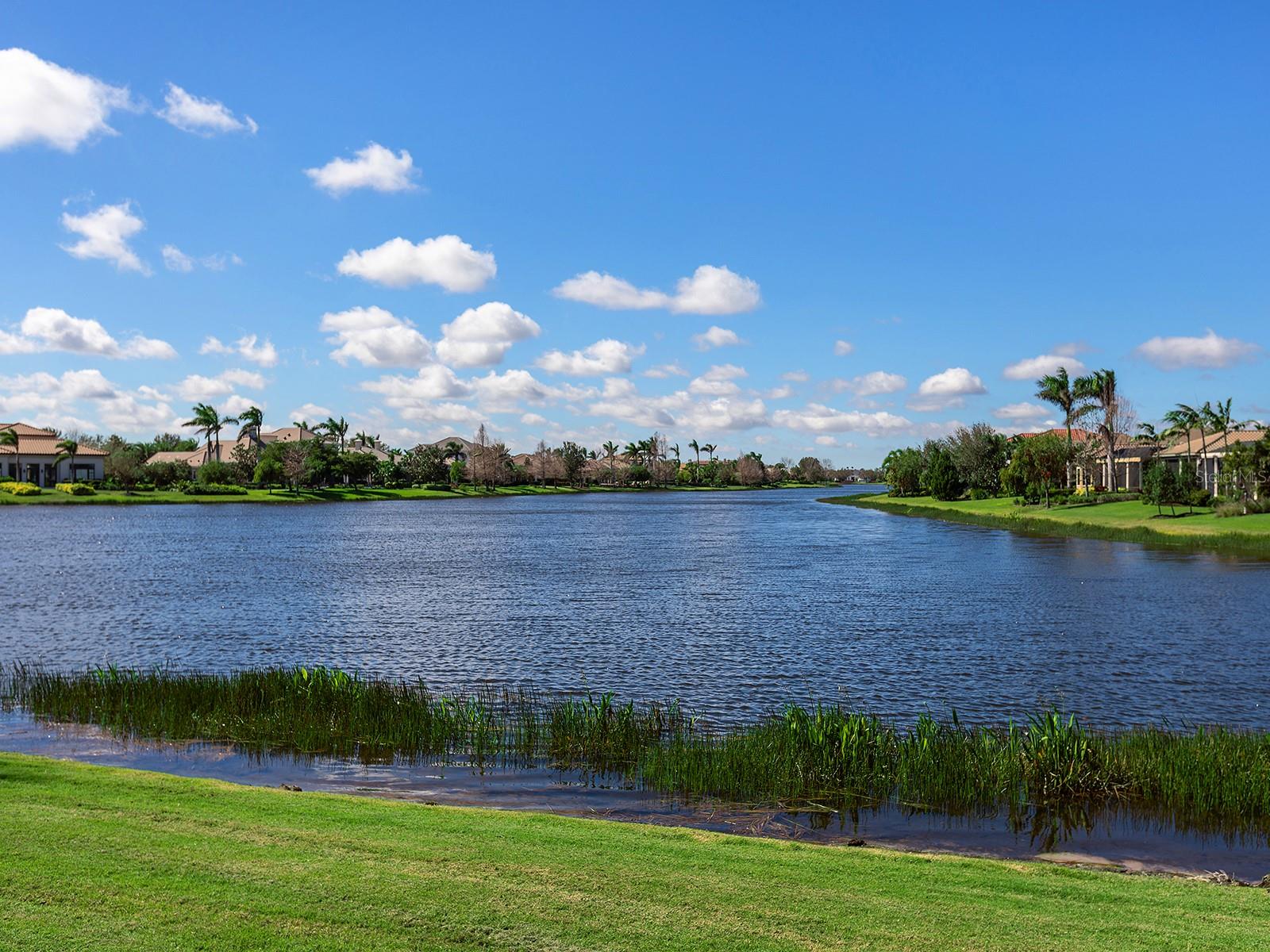 LAKE CLUB - Residential