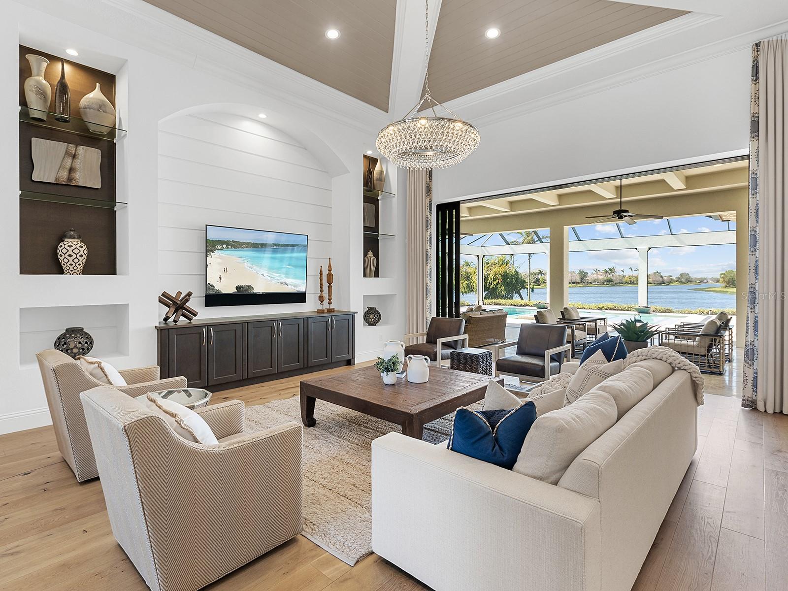 LAKE CLUB - Residential