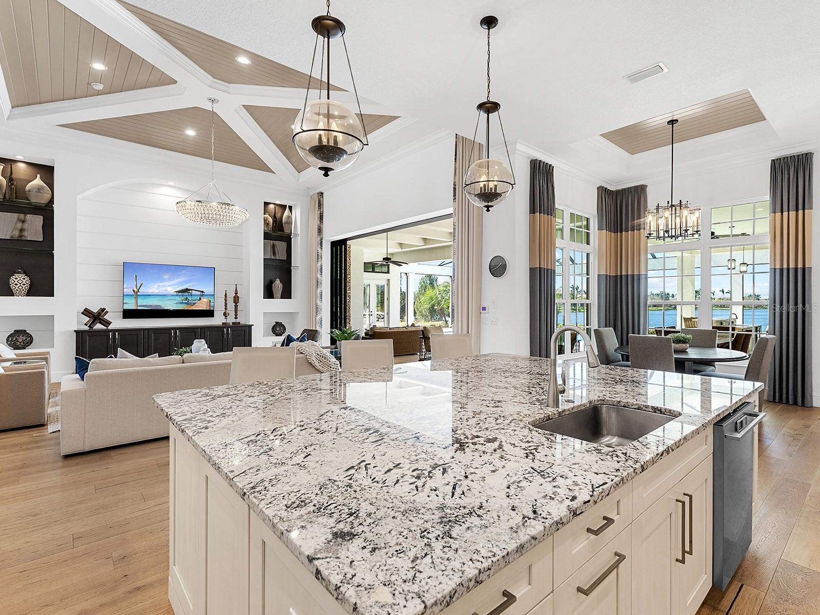 LAKE CLUB - Residential