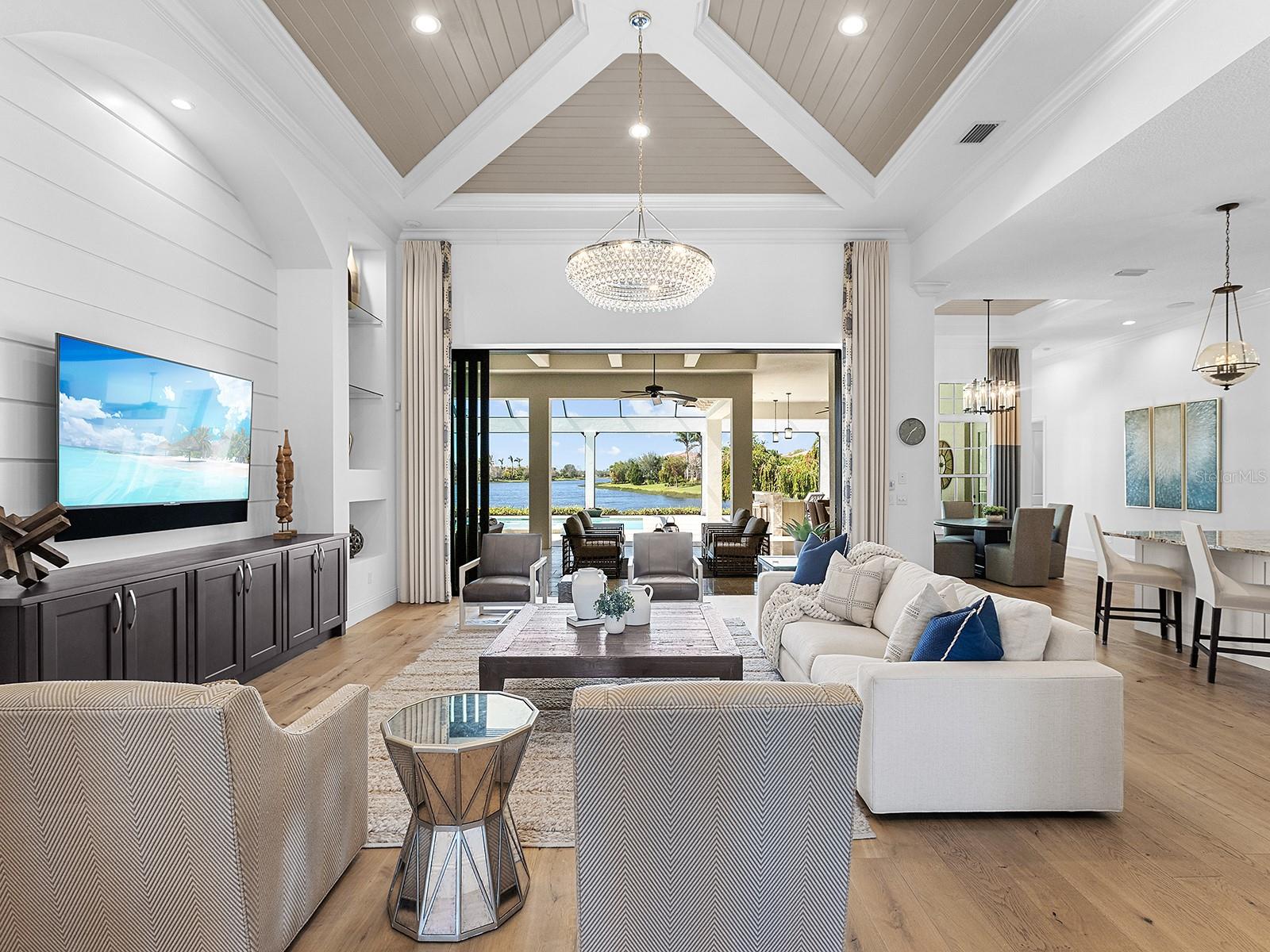 LAKE CLUB - Residential