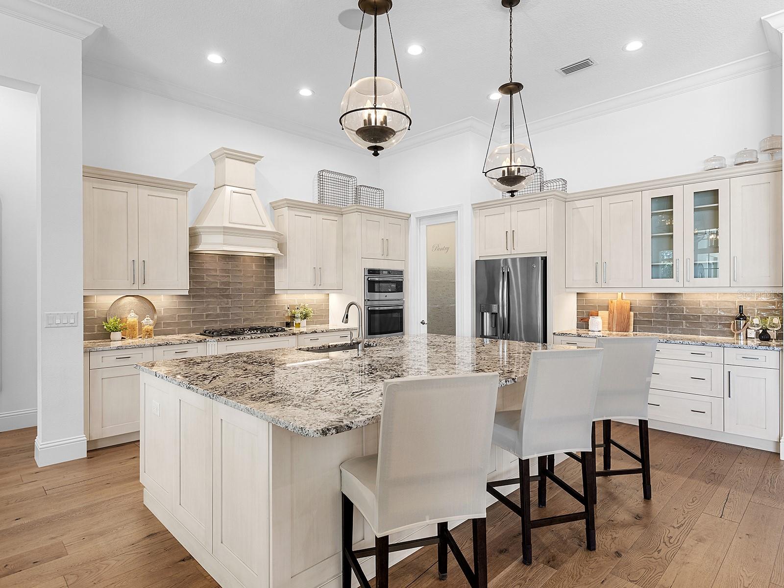 LAKE CLUB - Residential