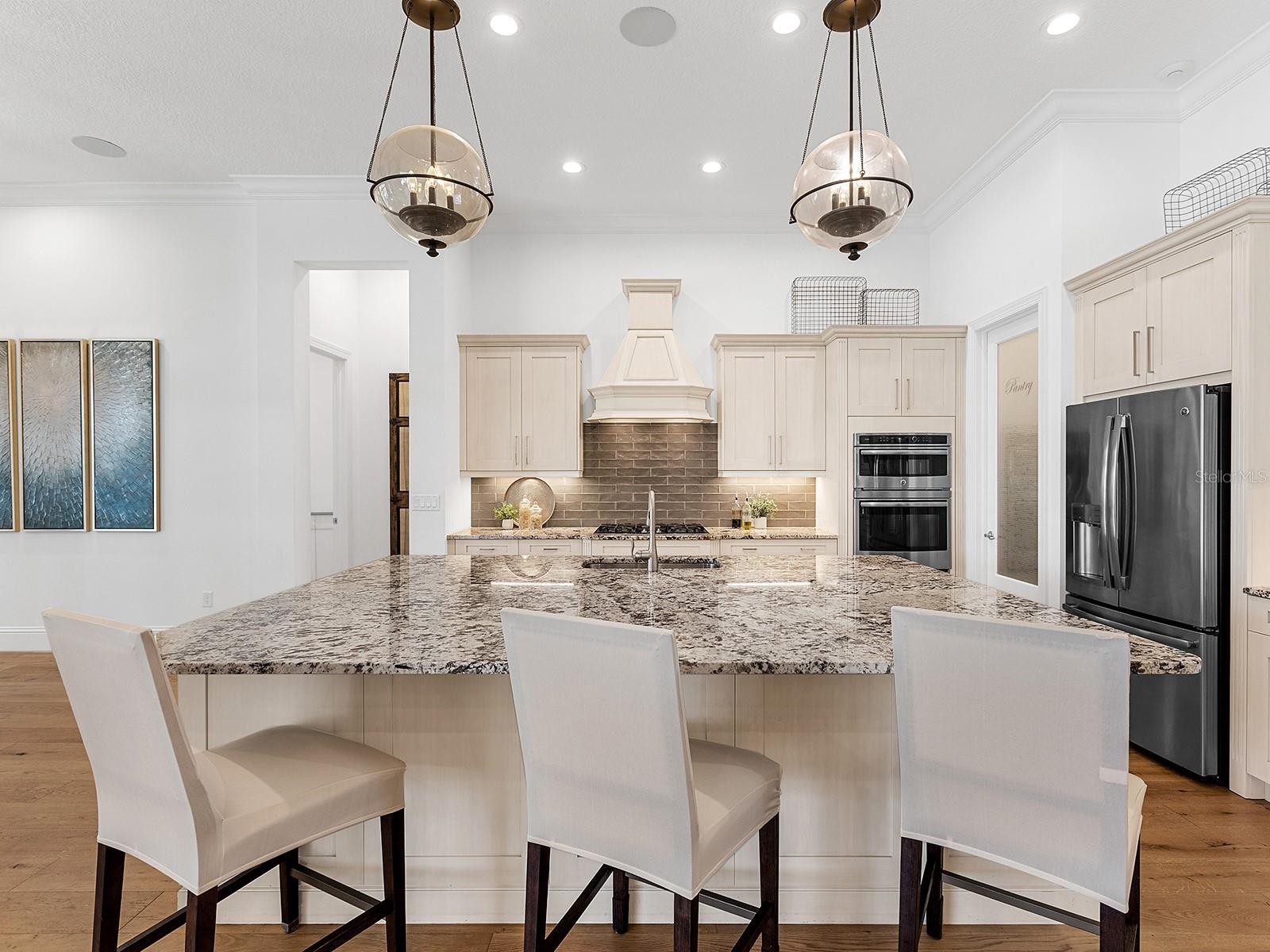 LAKE CLUB - Residential