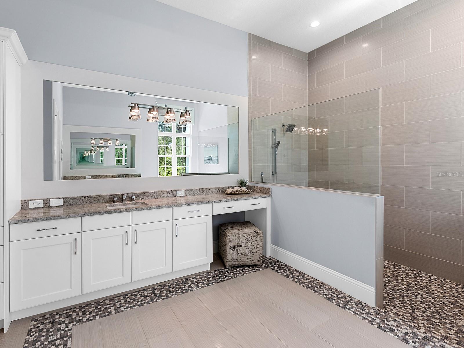 LAKE CLUB - Residential