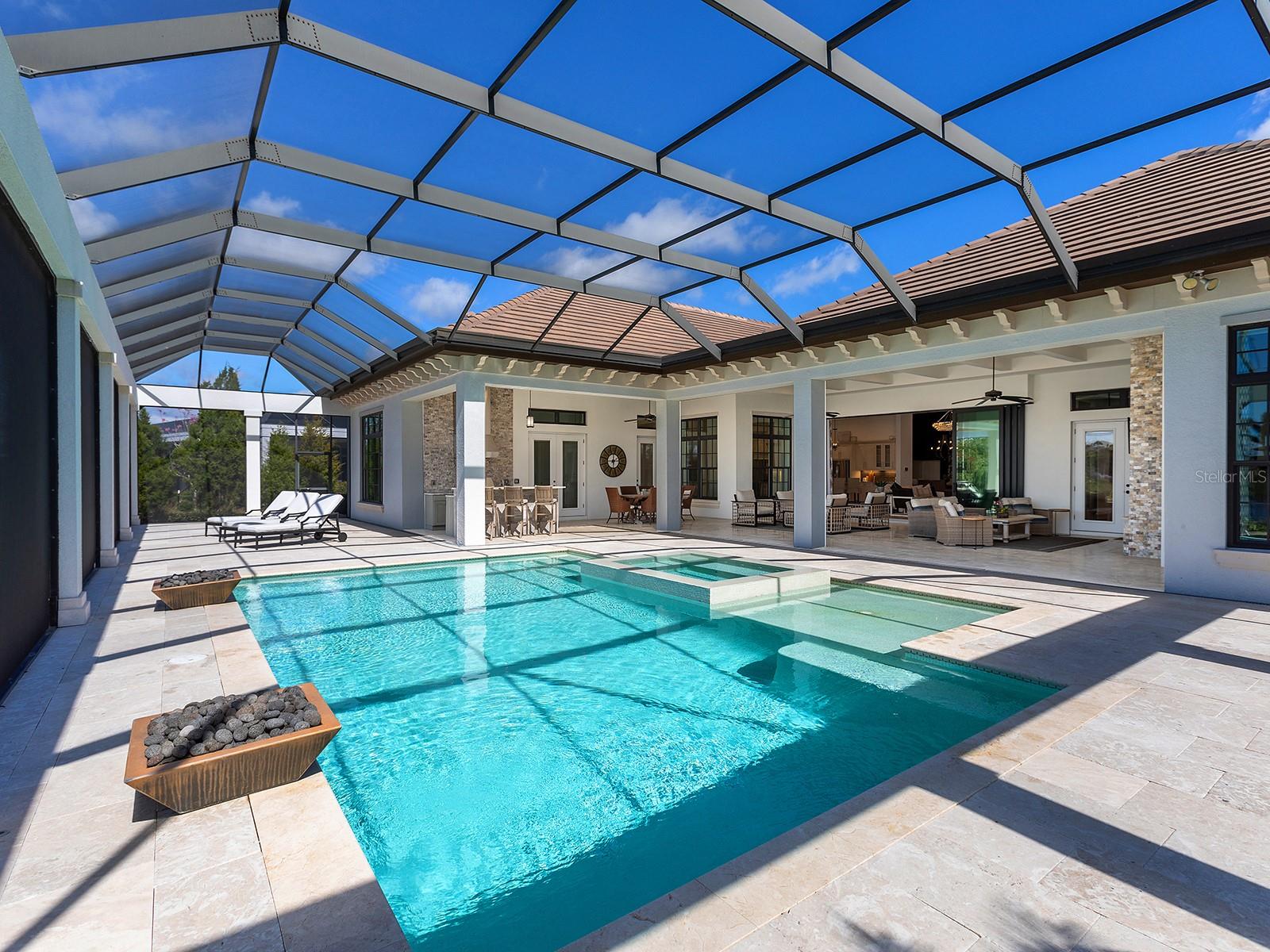 LAKE CLUB - Residential