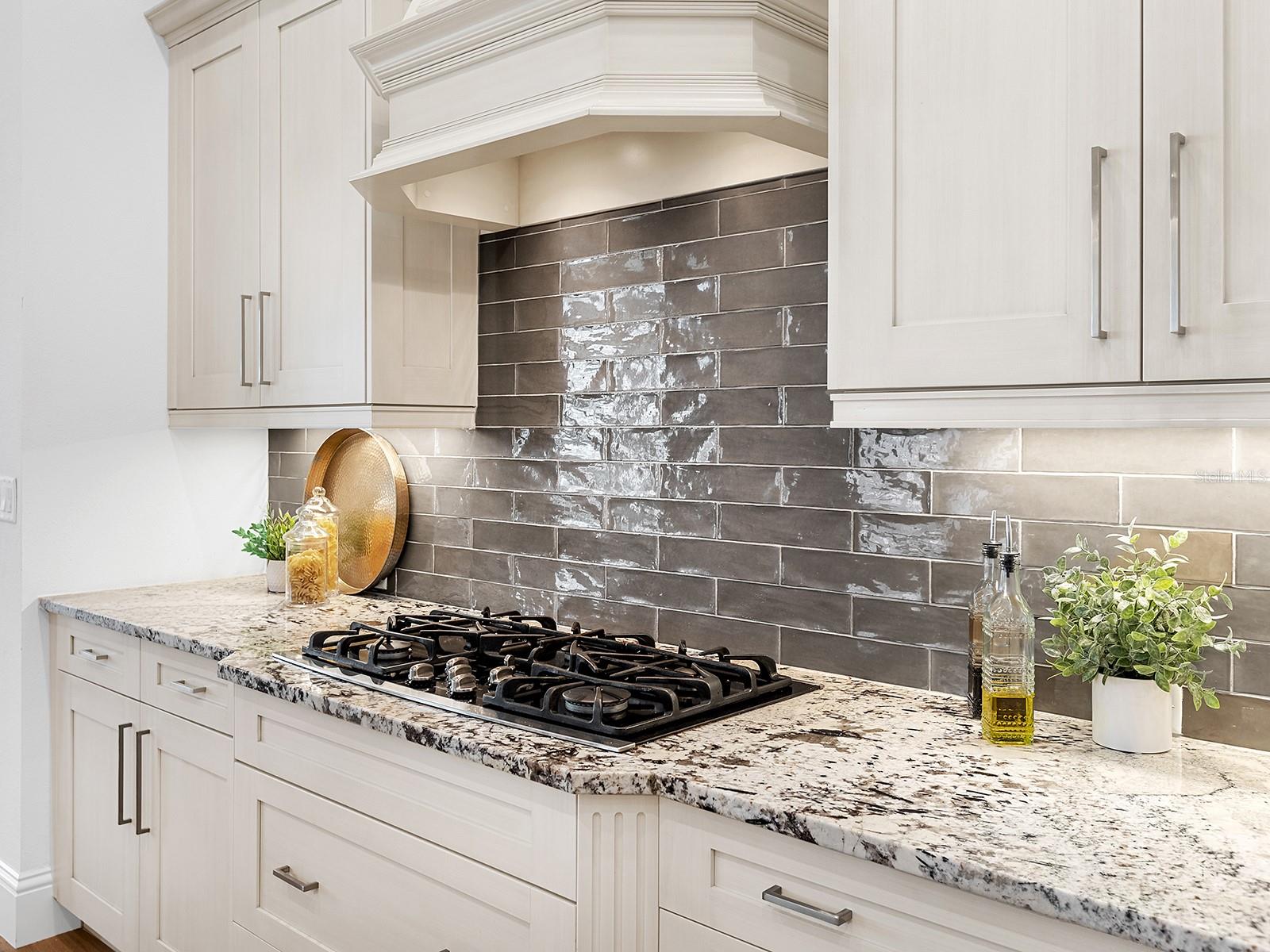 LAKE CLUB - Residential