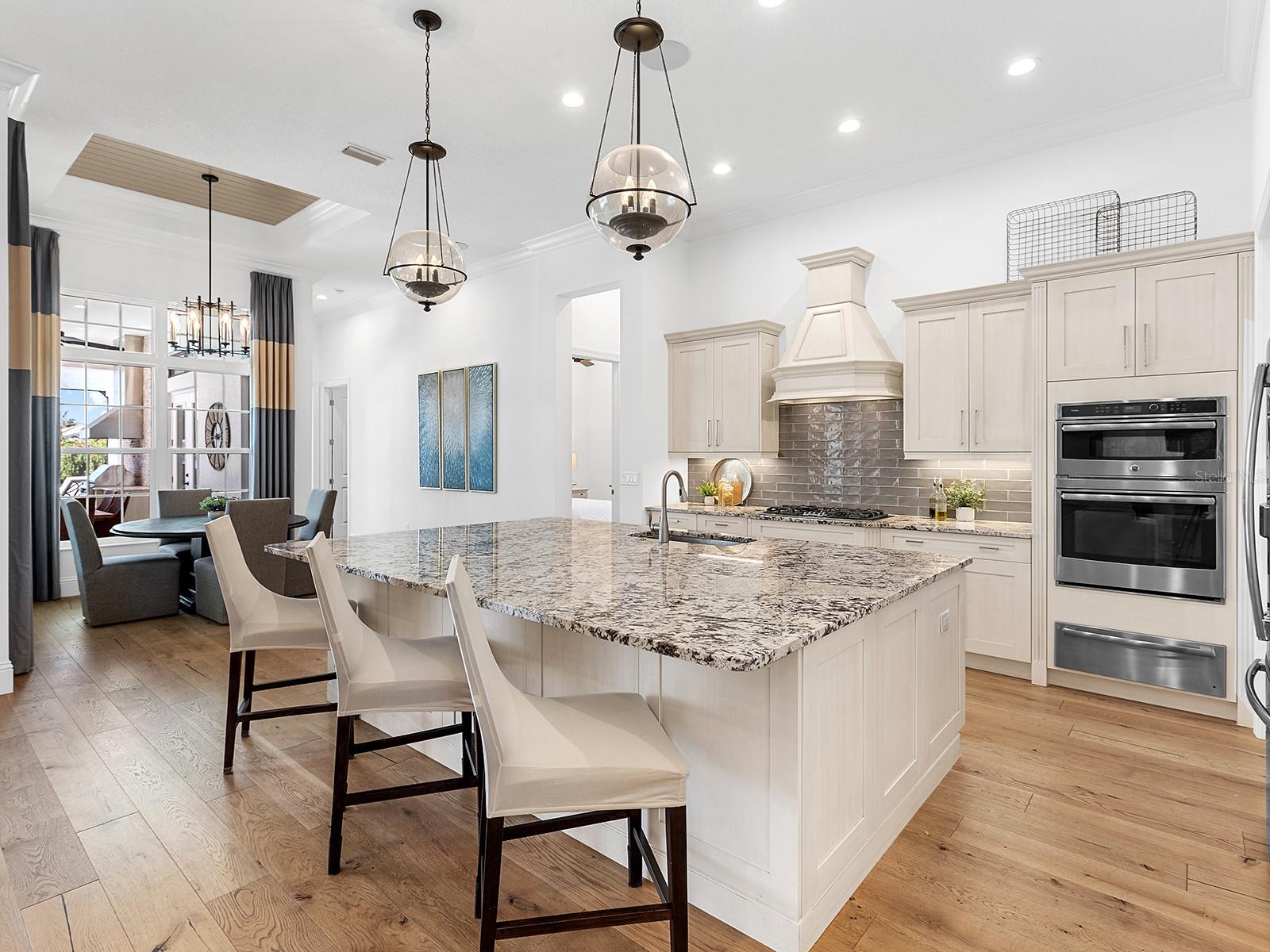 LAKE CLUB - Residential