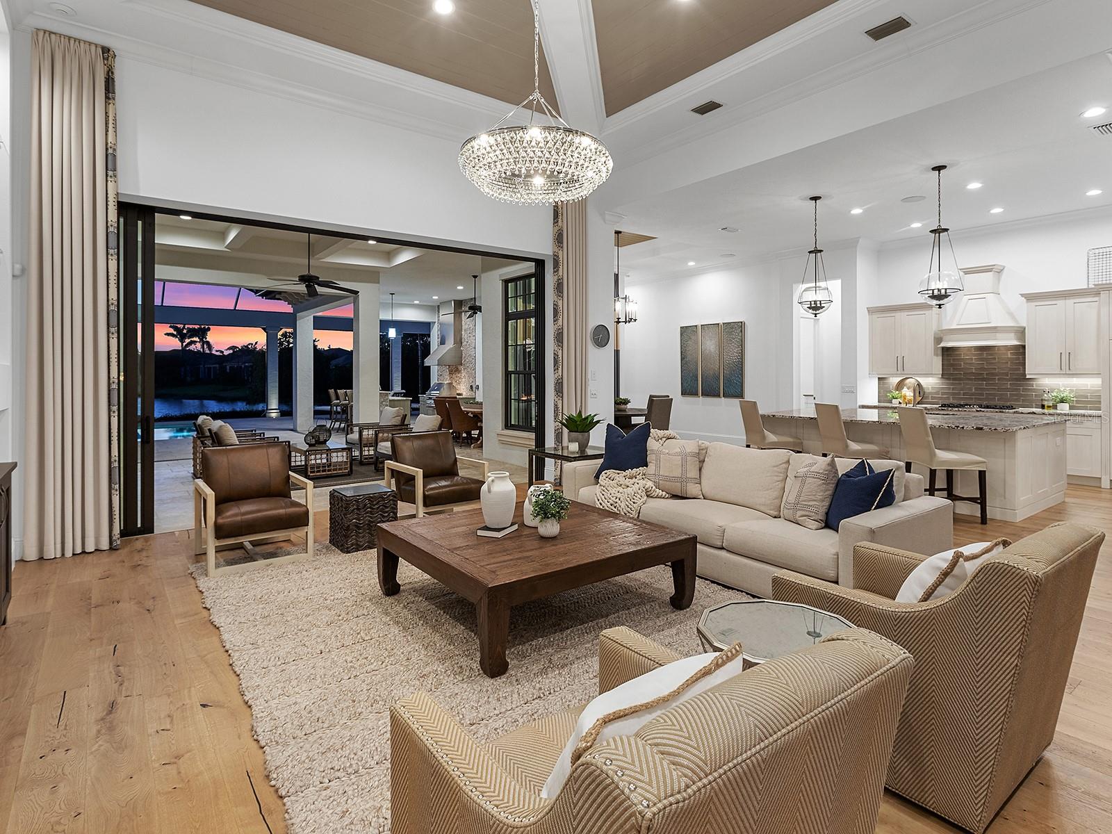 LAKE CLUB - Residential