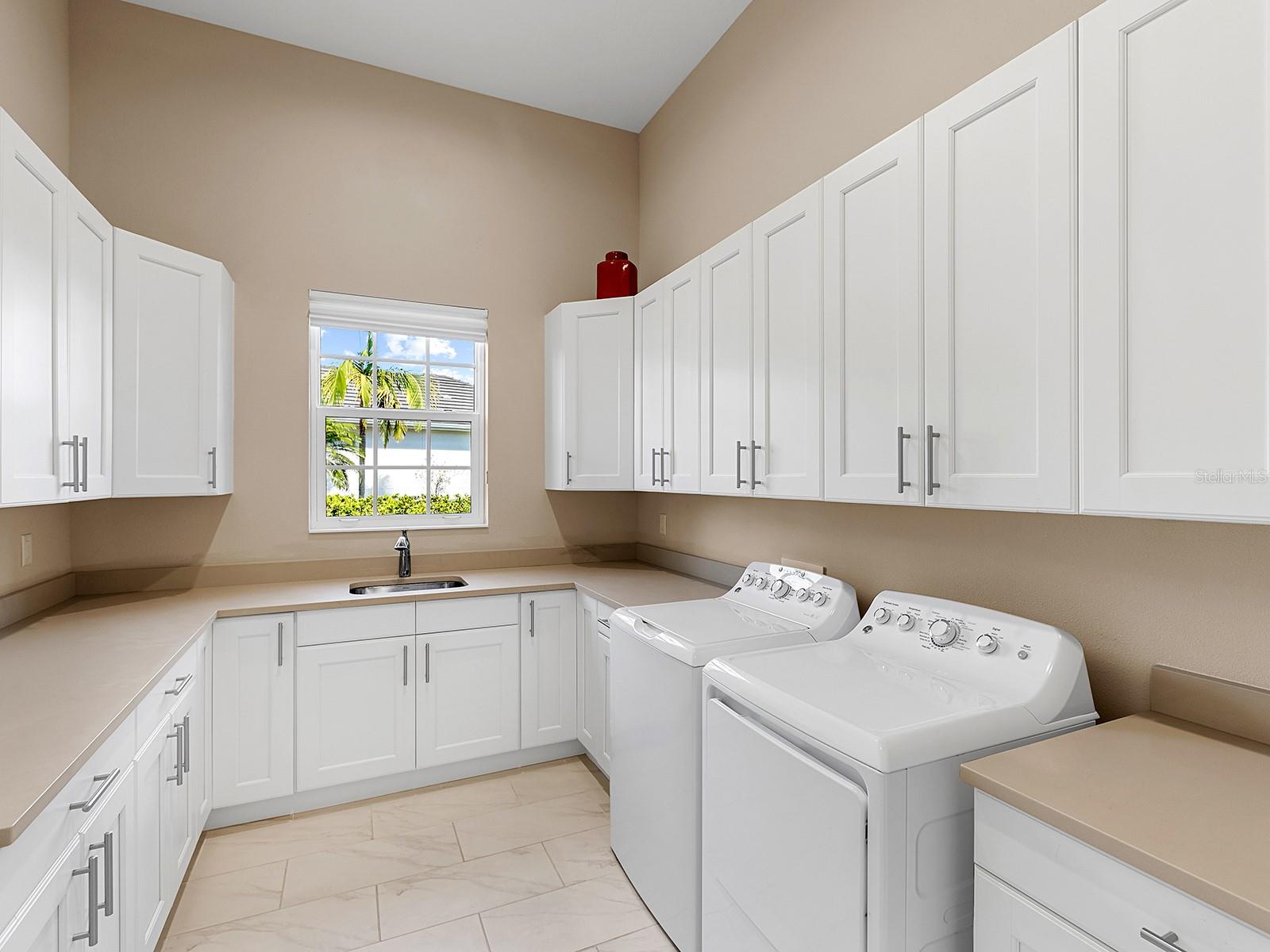 LAKE CLUB - Residential